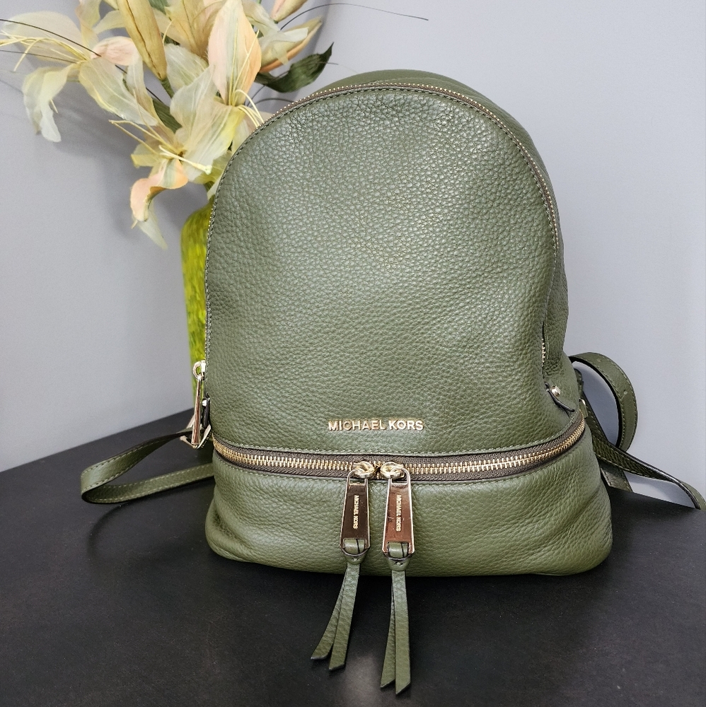 ****SOLD*****MICHAEL KORS (Rhea medium leather backpack) (authentic)